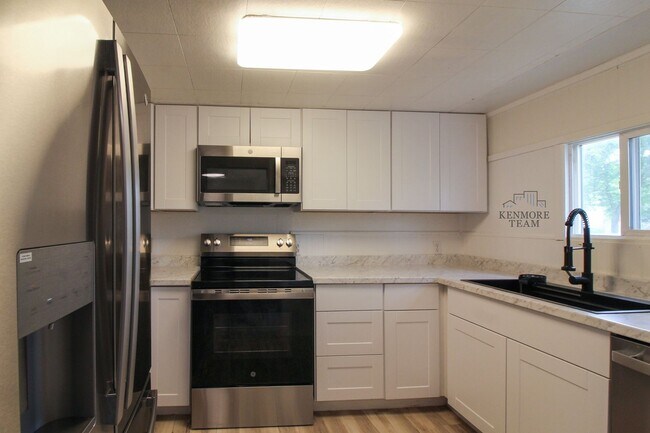 Building Photo - 3 Bedroom, 1 Bath Home in Central Richland