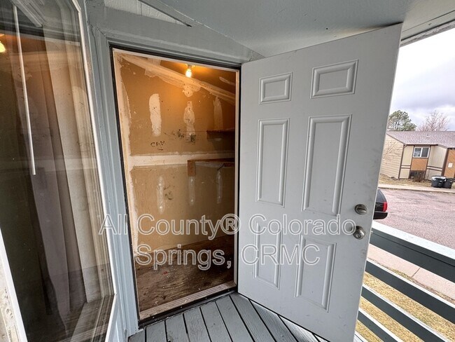 Building Photo - 915 Hathaway Dr