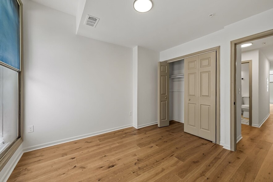 Building Photo - 1741 Park Ave