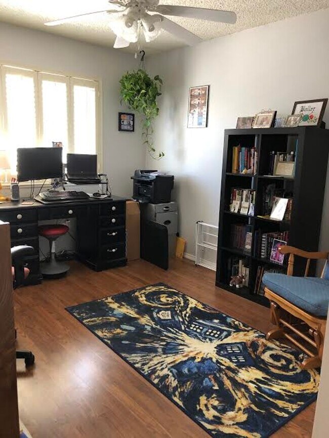 Building Photo - 4 Bd, 2 Ba, Home, Quiet Neighborhood, Great Floorplan, Mature Landscaping!