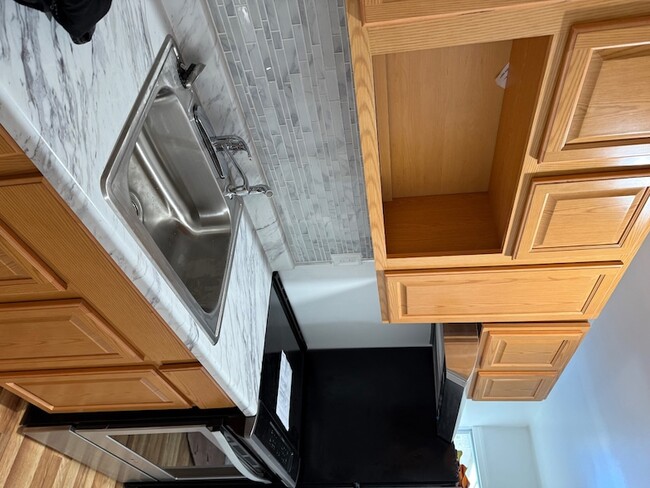 Building Photo - 111-23 Inwood St