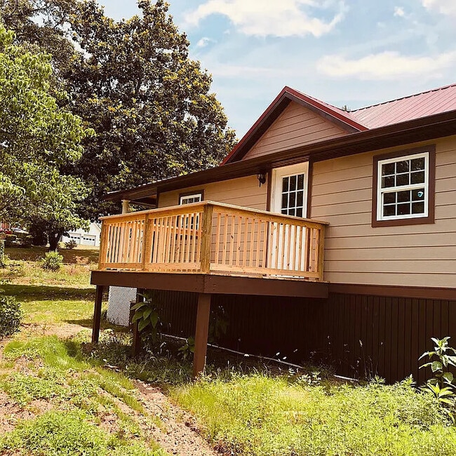 Building Photo - 4 Bedroom 3 Bathroom