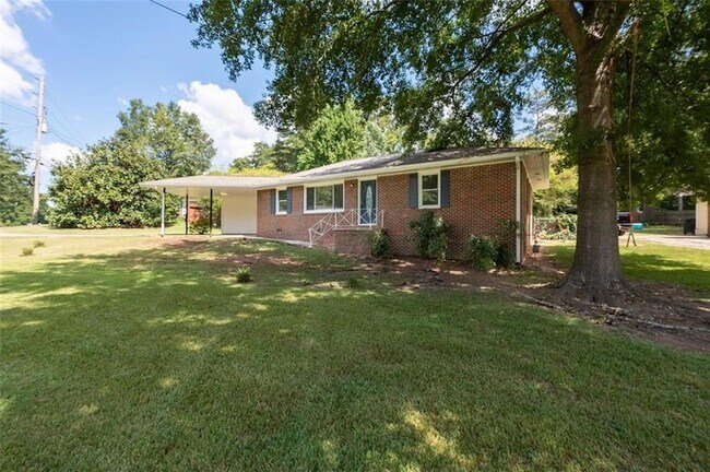 Building Photo - 208 Yancy Dr SE