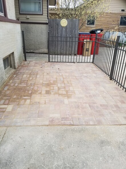 Building Photo - 1202 W Park Ave