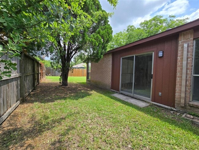 Building Photo - 7011 Foxmont Ln