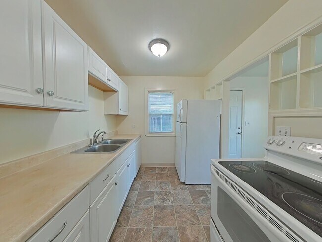 Building Photo - WINTER SPECIAL ~ $920 OFF FIRST MONTH RENT