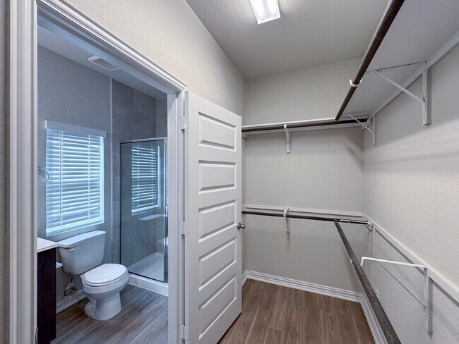 Building Photo - 9306