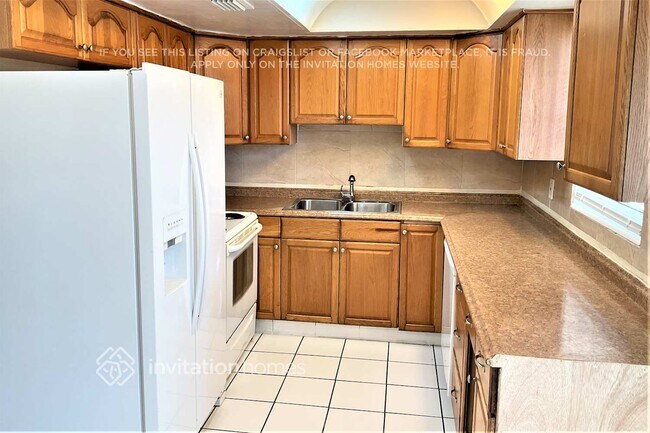 Building Photo - 5140 SW 6th Ct