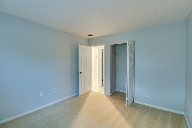 Building Photo - 1455 Oak Pl