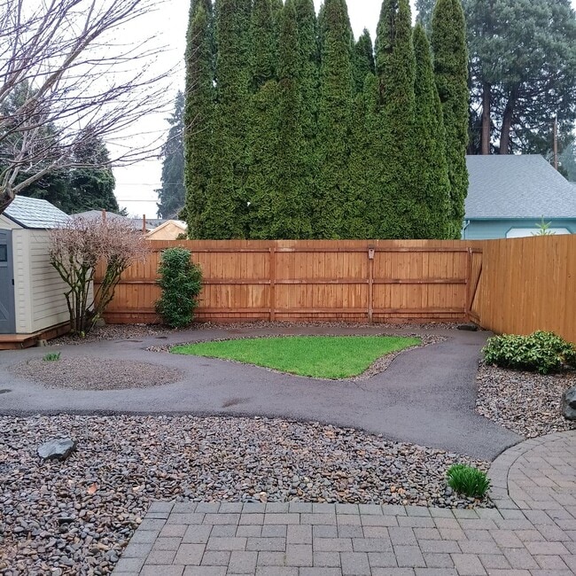 Building Photo - Outstanding Keizer Duplex is Ready For You!