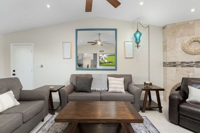 Building Photo - 14410 North 42nd Pl