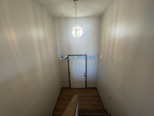 Building Photo - 1302 Hollyhock Dr