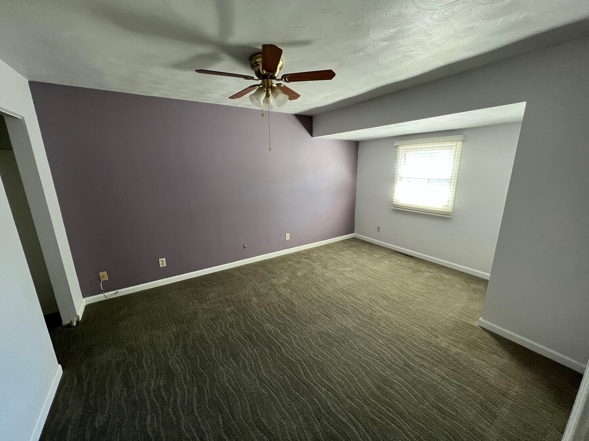 Building Photo - 806 Crescent Dr