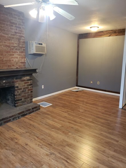 Building Photo - 120 S Graham St