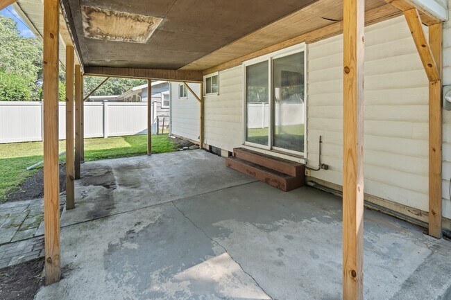 Building Photo - 5323 Winona Dr