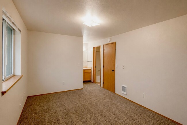 Building Photo - 1637 (TPO)