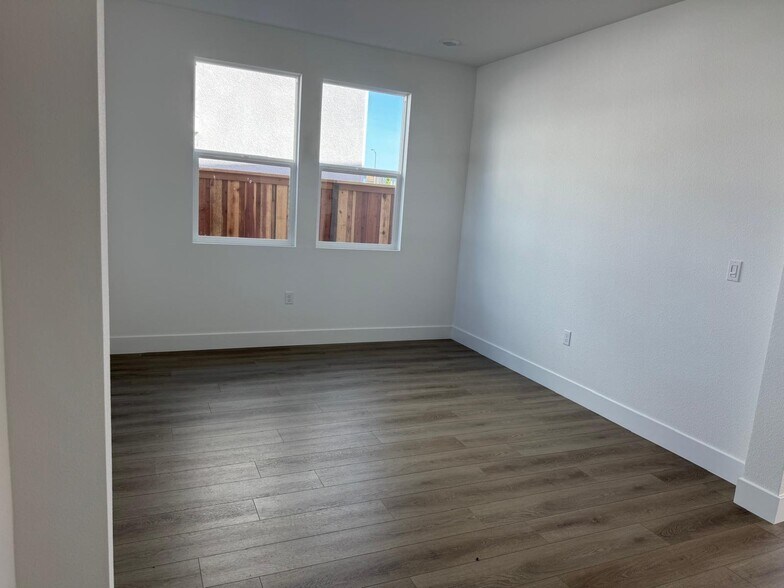 Building Photo - 2836 Wrangell St