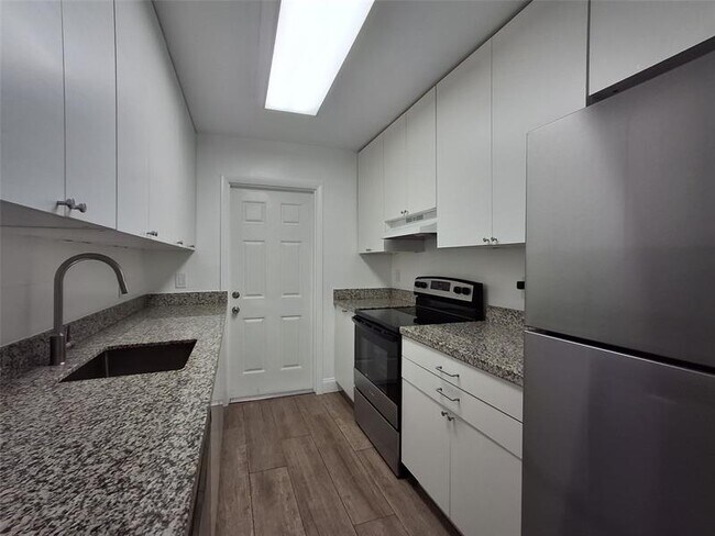 Building Photo - 1532 NE 34th St
