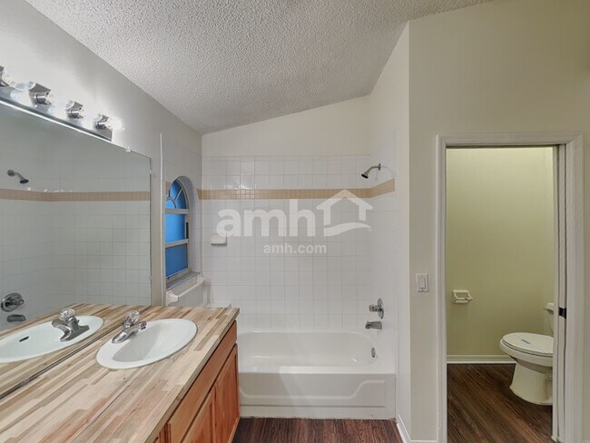 Building Photo - 12636 Enclave Dr