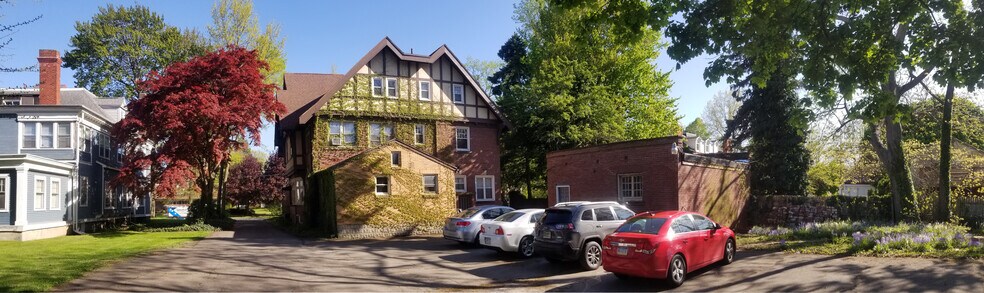 Parking Area - 542 6th W St