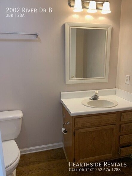 Building Photo - 2002 River Dr