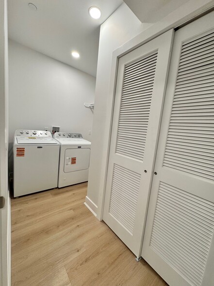 Building Photo - 85 W High St