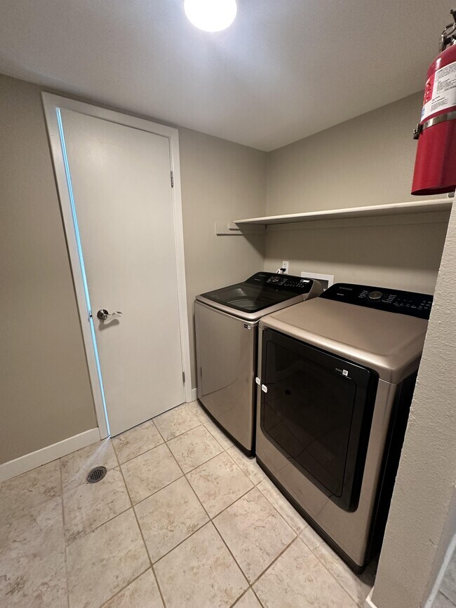 Building Photo - 7628 S Eaton Way