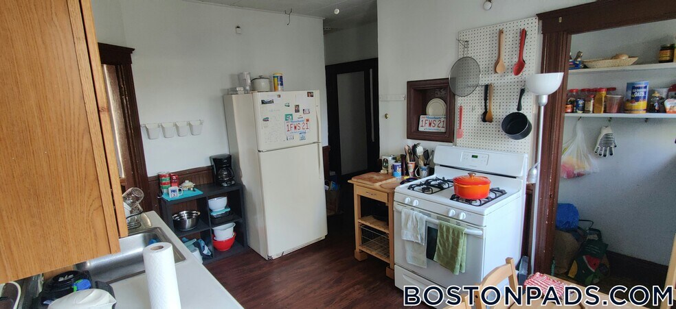 Building Photo - 122 Columbia St