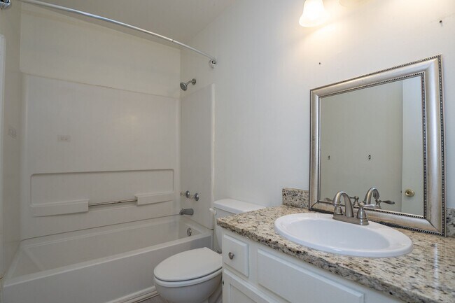 Building Photo - 3 bedroom house in quiet West Little Rock ...