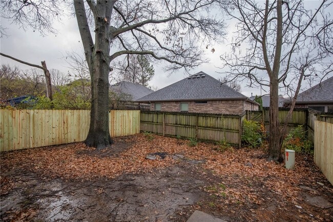 Building Photo - 221 E Adobe St