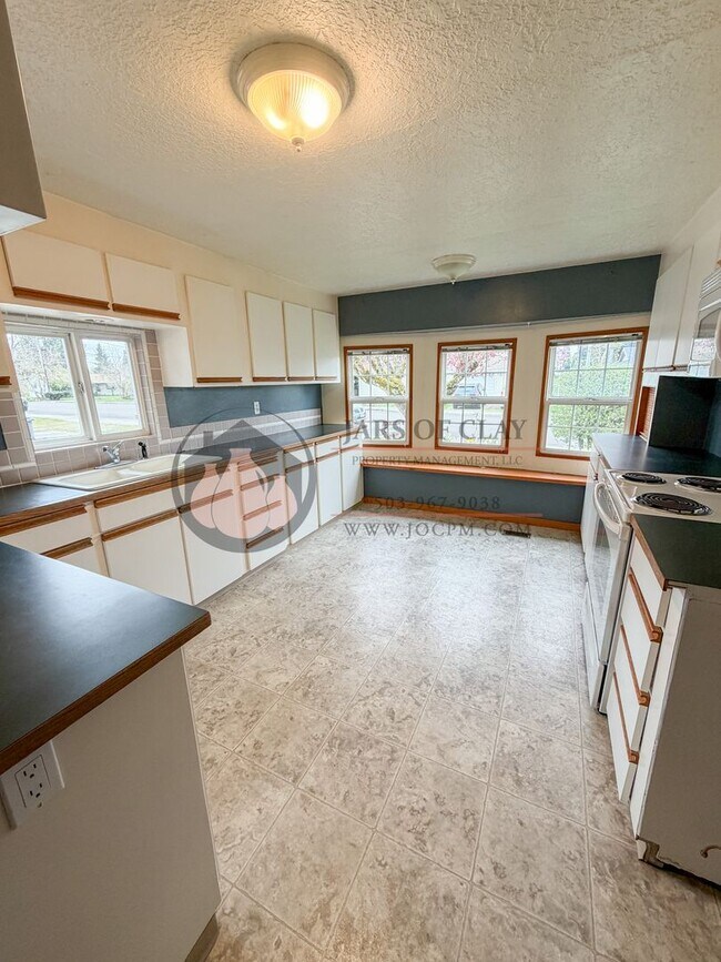 Building Photo - Hubbard Home with 2-Bay Shop, Office, & Massive Yard!