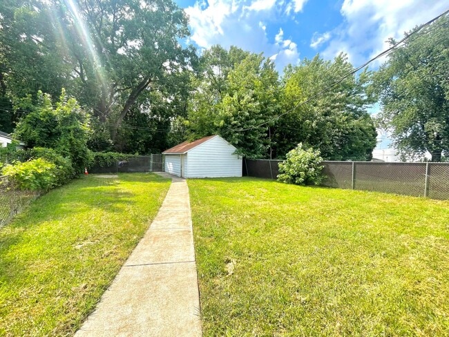 Building Photo - Renovated Hammond Home 3 Beds 1 Bath