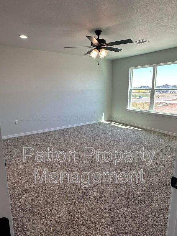 Building Photo - 14100 Daisy-