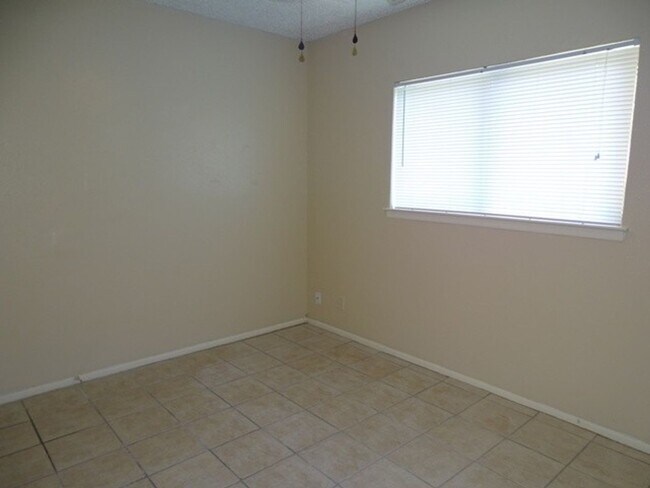 Building Photo - 9122 Ocean Gate St