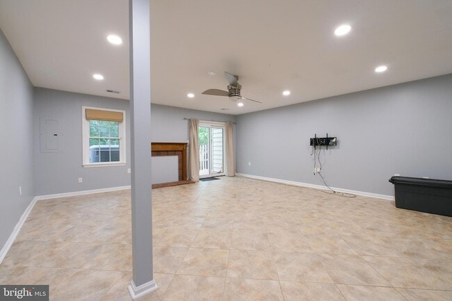 Building Photo - 3818 Vermont Ct