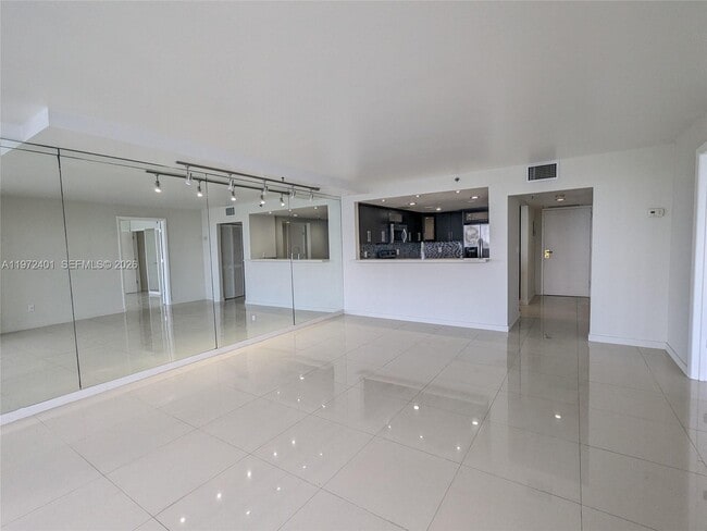 Building Photo - 555 NE 15th St