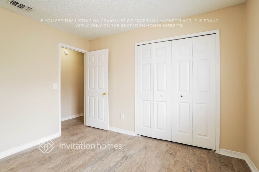Building Photo - 8438 Sand Point Dr W
