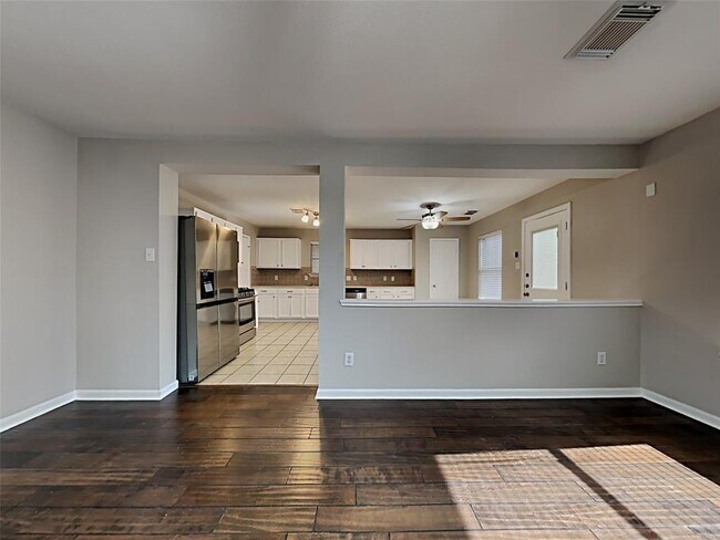 Building Photo - 8110 Stagewood Dr