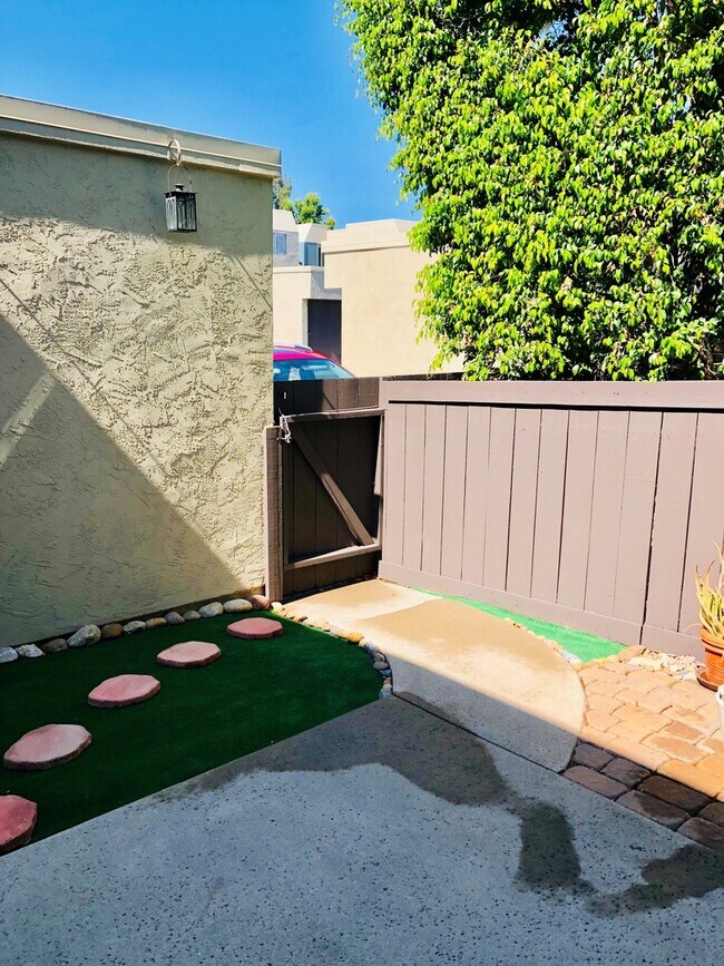 Building Photo - 2 bedroom, 2 story Mission Valley Townhouse with garage