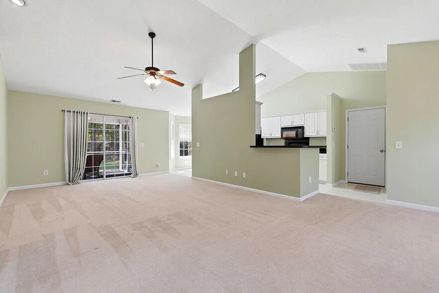Building Photo - 722 Drawbridge Dr