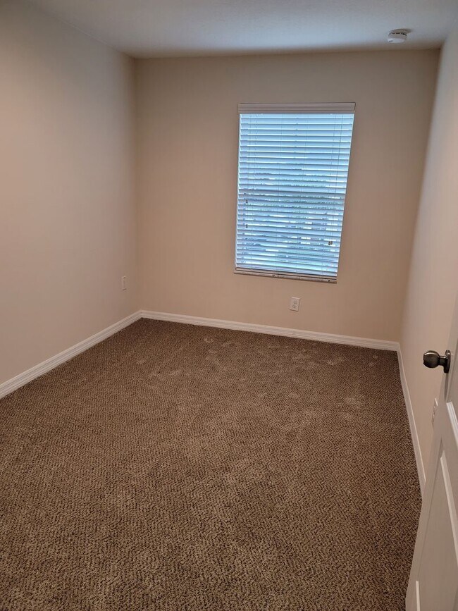 Building Photo - Beautiful Townhome in the Heart of New Tampa!