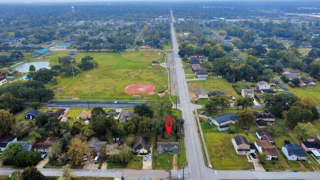 Building Photo - 6817 Anderson St
