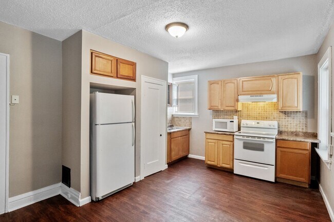 Building Photo - 4958 Walsh St