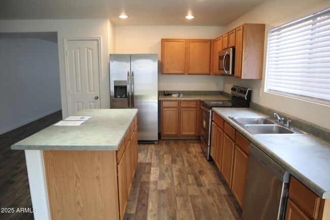 Building Photo - 2745 W Sunshine Butte Dr