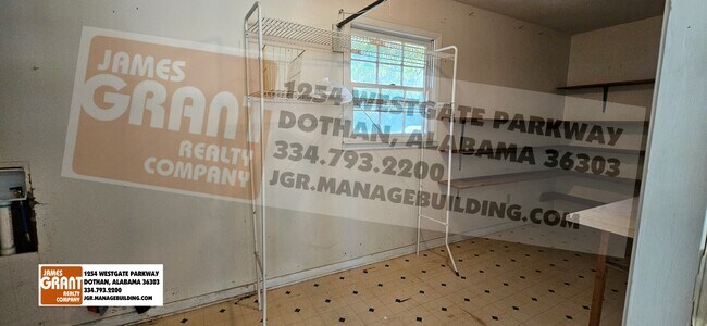 Building Photo - 1511 Shrewsbury Dr