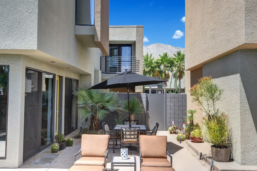 Building Photo - 1536 E Baristo Rd