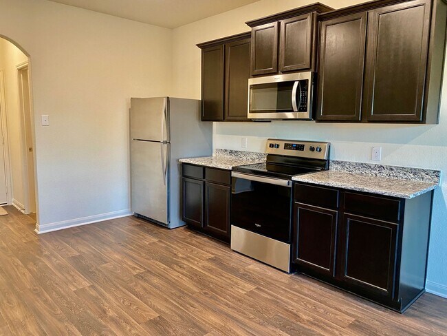 Building Photo - Experience Luxury Living: 4 Beds, 2.5 Bath...