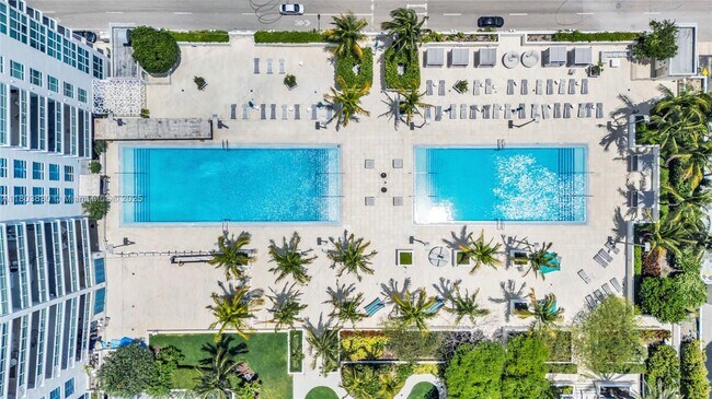 Building Photo - 950 Brickell Bay Dr