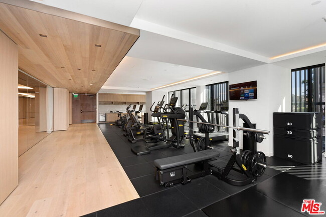 Building Photo - 8899 Beverly Blvd
