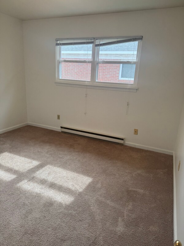 Building Photo - 2219 Oak St